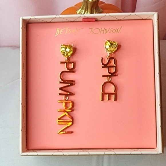 🔹️Betsey Johnson🔹️ It's Fall Yall Pumpkin Spice Mis-matched Earrings. - Picture 5 of 6